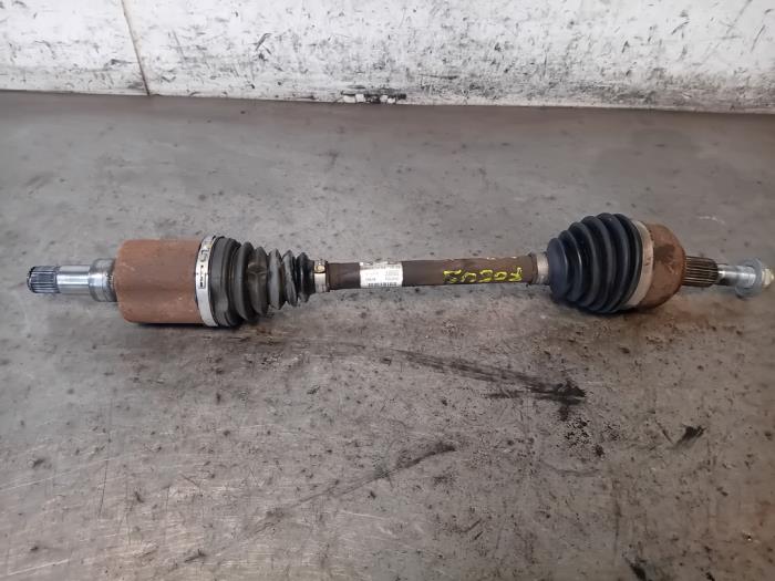 Gebrauchte Antriebswelle links vorne Ford Focus 4 1.0 EcoBoost 12V Hybrid 125 Preis auf Anfrage angeboten von Autohandel-Smet Gebroeders NV