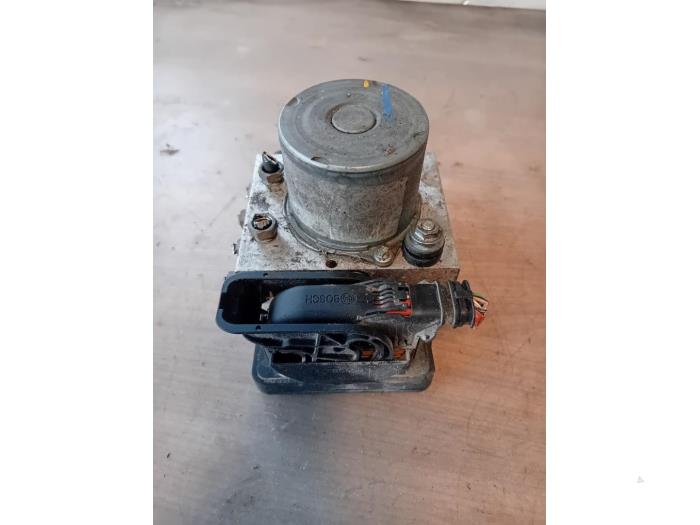 Usagé Bloc ABS Opel Movano 2.3 BiTurbo 16V Prix sur demande proposé par Autohandel-Smet Gebroeders NV
