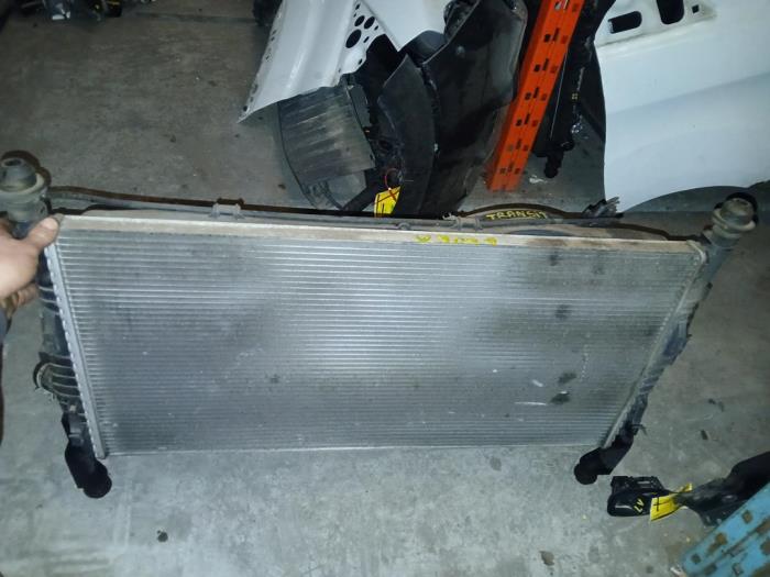 Used Radiator Ford Transit 2.2 TDCi 16V Price on request offered by Autohandel-Smet Gebroeders NV