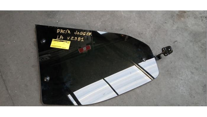 Usados Ventanilla triangular izquierda detrás Dacia Jogger 1.0 TCe 110 12V Precio de solicitud ofrecido por Autohandel-Smet Gebroeders NV