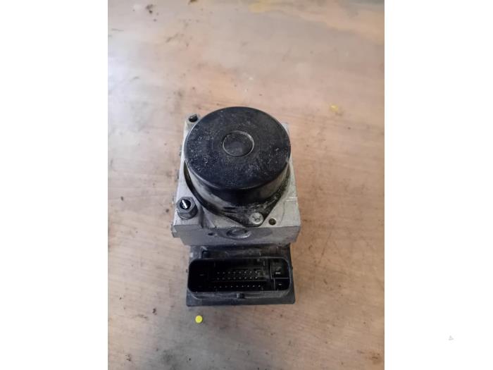 Begagnade ABS-pump Volkswagen Polo V (6R) 1.2 12V BlueMotion Technology Pris på förfrågan erbjuds av Autohandel-Smet Gebroeders NV