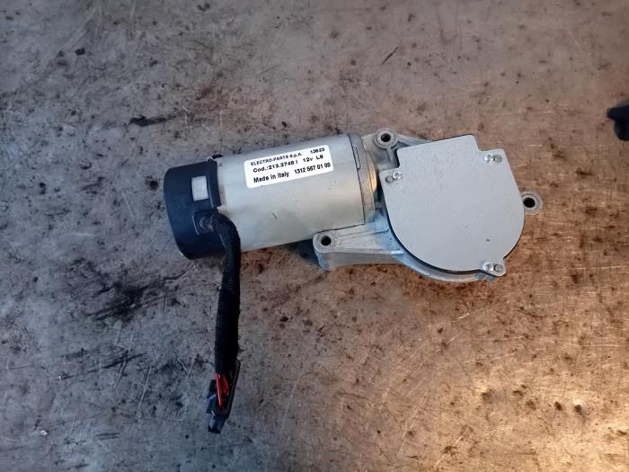 Używane Silnik dachu cabrio Fiat 500C (312) Cena na żądanie oferowane przez Autohandel-Smet Gebroeders NV