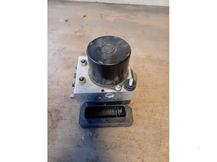 Begagnade ABS-pump Fiat 500C (312) Pris på förfrågan erbjuds av Autohandel-Smet Gebroeders NV
