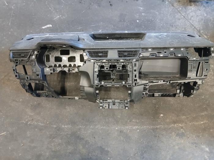 Używane Panel Renault Express 1.3 TCE 100 16V Cena na żądanie oferowane przez Autohandel-Smet Gebroeders NV