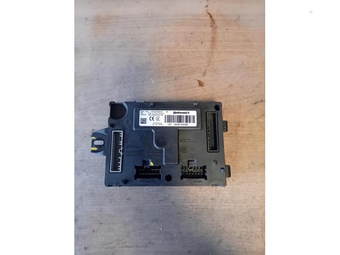 Usagé Modul (rózne) Renault Express 1.3 TCE 100 16V Prix € 181,50 Prix TTC proposé par Autohandel-Smet Gebroeders NV