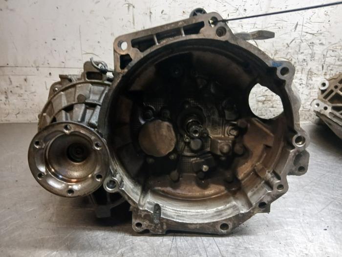 Getriebe Volkswagen Caddy III (2KA,2KH,2CA,2CH), 2004 / 2015 1.6 TDI 16V, Lieferwagen, Diesel, 1.598cc, 75kW (102pk), FWD, CAYD, 2010-08 / 2015-05, 2C (Gebraucht)