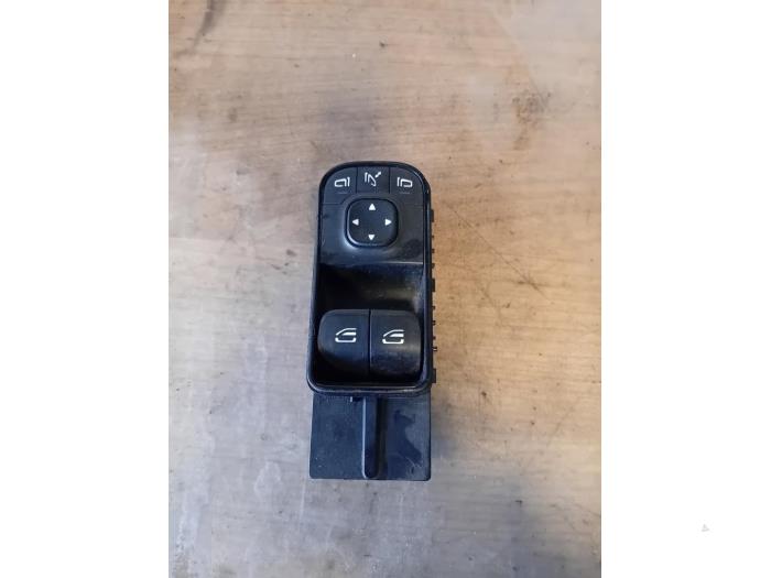 Usados Interruptor combinado de ventanillas Mercedes Sprinter 3t (910.6) 211 CDI 2.1 D FWD Precio de solicitud ofrecido por Autohandel-Smet Gebroeders NV