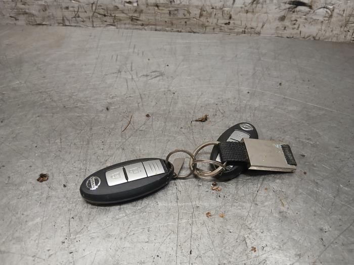 Używane Klucz Nissan Note (E12) 1.2 68 Cena na żądanie oferowane przez Autohandel-Smet Gebroeders NV
