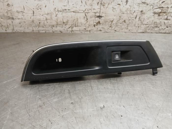 Usados Interruptor de ventanilla eléctrica Renault Talisman Estate (RFDK) 1.6 dCi 130 Precio de solicitud ofrecido por Autohandel-Smet Gebroeders NV