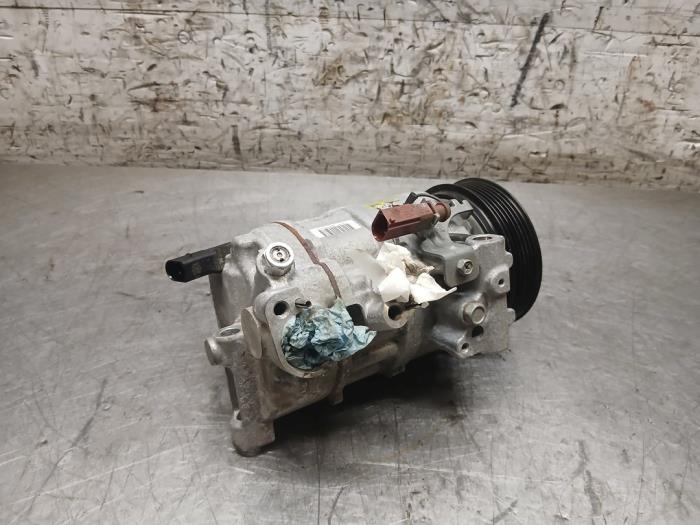 Gebrauchte Klimapumpe Volkswagen Polo VI (AW1) 1.0 MPI 12V Preis auf Anfrage angeboten von Autohandel-Smet Gebroeders NV