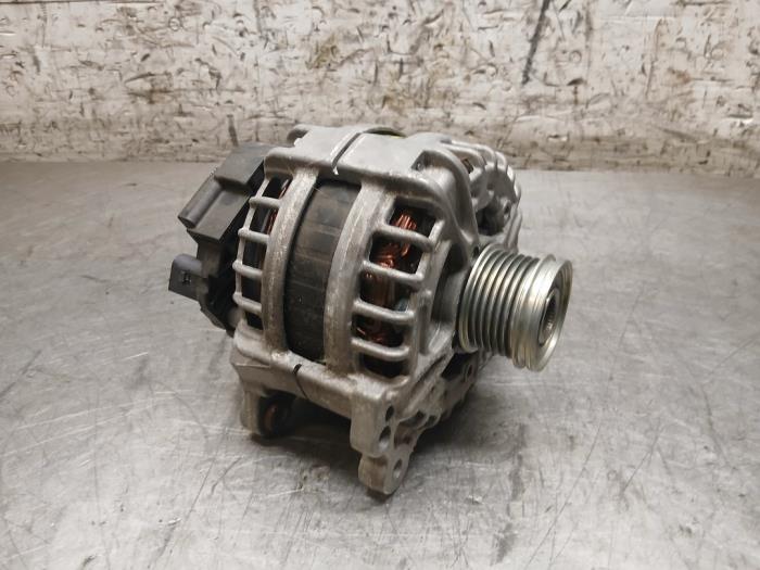 Used Dynamo Volkswagen Polo VI (AW1) 1.0 MPI 12V Price on request offered by Autohandel-Smet Gebroeders NV