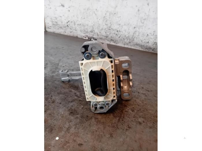 Used Engine mount Volkswagen Polo VI (AW1) 1.0 MPI 12V Price on request offered by Autohandel-Smet Gebroeders NV