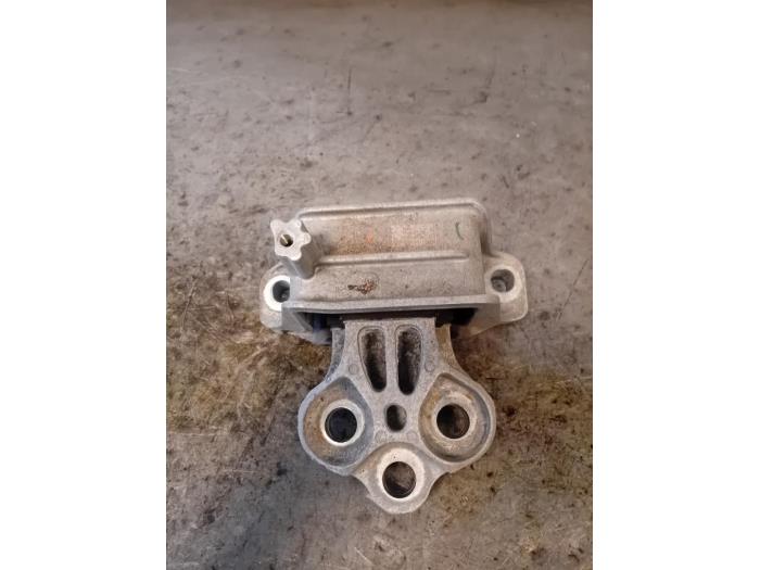 Used Engine mount Fiat 500X (334) 1.0 FireFly Turbo 114 12V Price on request offered by Autohandel-Smet Gebroeders NV