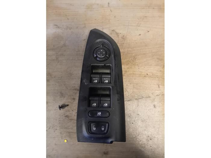 Usados Interruptor combinado de ventanillas Fiat 500X (334) 1.0 FireFly Turbo 114 12V Precio de solicitud ofrecido por Autohandel-Smet Gebroeders NV