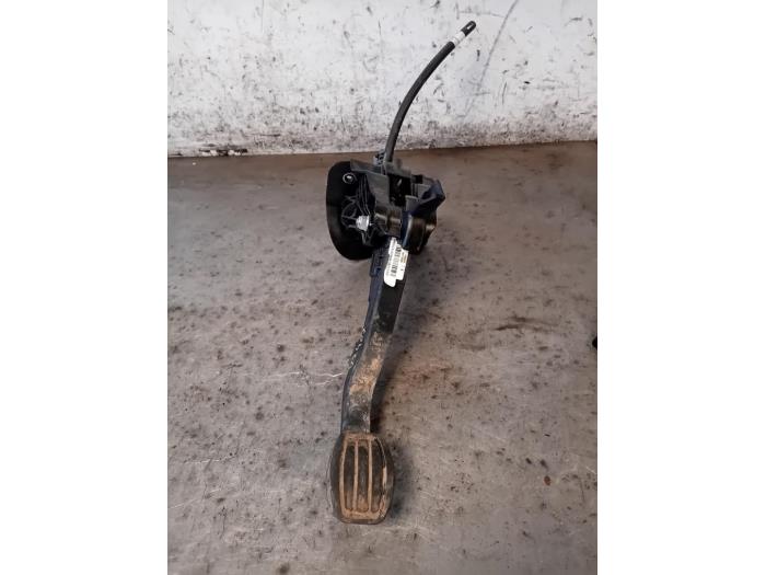 Używane Pedal sprzegla Opel Combo Cargo 1.5 CDTI 100 Cena na żądanie oferowane przez Autohandel-Smet Gebroeders NV