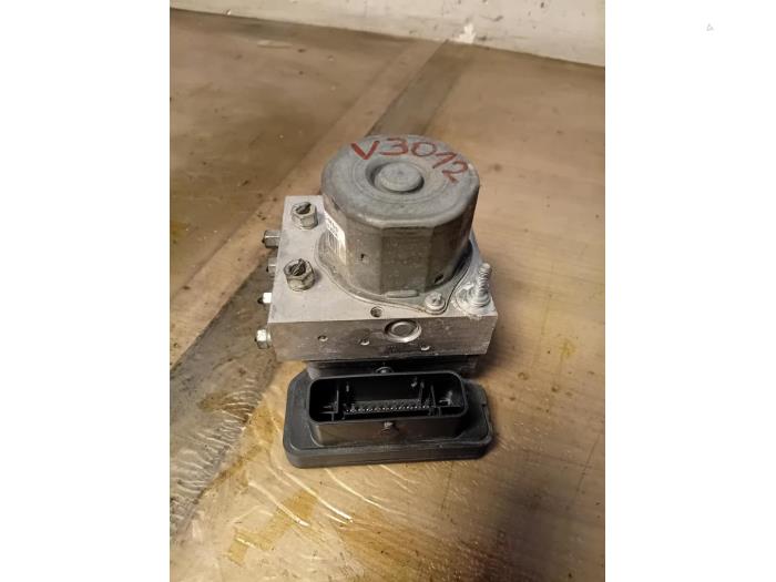 Begagnade ABS-pump Honda CR-V (RE/RM) 1.6 i-DTEC 16V Pris på förfrågan erbjuds av Autohandel-Smet Gebroeders NV