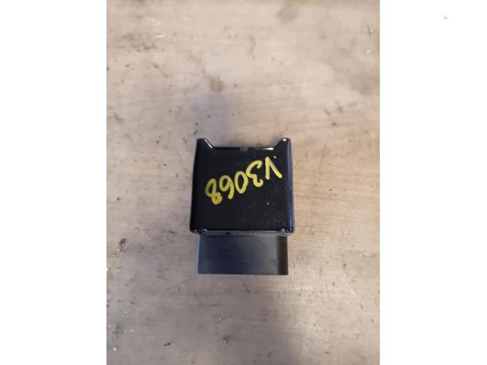 Usagé Module pompe carburant Volkswagen Polo VI (AW1) 1.0 TSI 12V Prix € 48,40 Prix TTC proposé par Autohandel-Smet Gebroeders NV