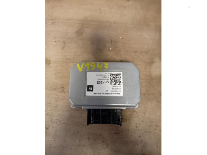 Używane Modul keyless vehicle Opel Astra K Sports Tourer 1.6 CDTI 110 16V Cena € 72,60 Z VAT oferowane przez Autohandel-Smet Gebroeders NV