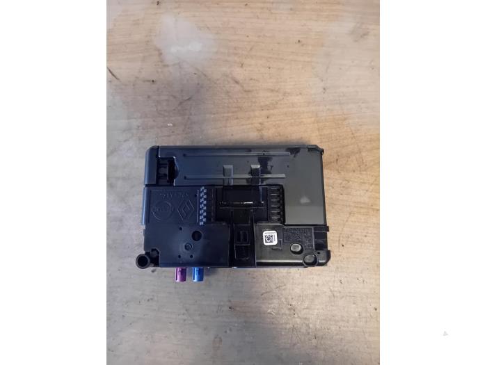Usagé Module Bluetooth Renault Express 1.3 TCE 100 16V Prix € 229,90 Prix TTC proposé par Autohandel-Smet Gebroeders NV
