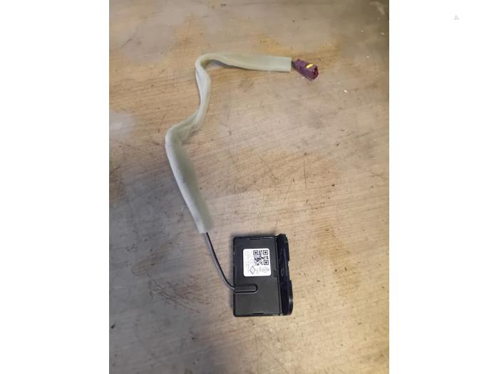 Używane Antena Renault Express 1.3 TCE 100 16V Cena € 60,50 Z VAT oferowane przez Autohandel-Smet Gebroeders NV