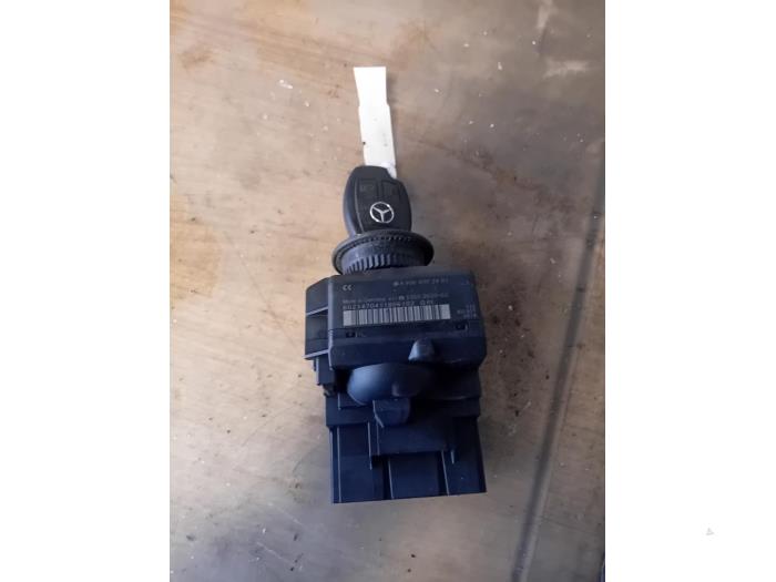 Używane Stacyjka + Kluczyk Mercedes Sprinter 3,5t (906.63) 316 CDI 16V 4x4 Cena na żądanie oferowane przez Autohandel-Smet Gebroeders NV