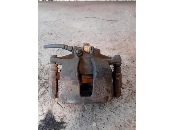 Gebrauchte Bremszange rechts vorne Alfa Romeo MiTo (955) 1.3 JTDm 16V Preis auf Anfrage angeboten von Autohandel-Smet Gebroeders NV