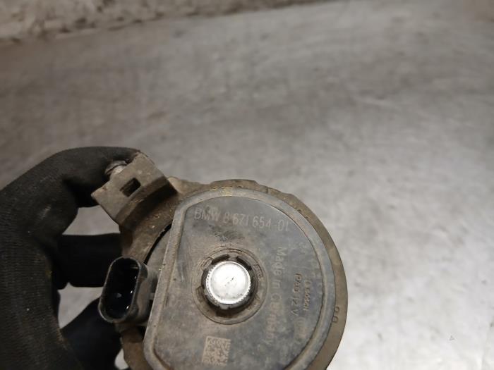 Begagnade Extra vattenpump BMW 3 serie Touring (G21) 330e 2.0 TwinPower Turbo 16V Pris € 60,50 Inklusive moms erbjuds av Autohandel-Smet Gebroeders NV