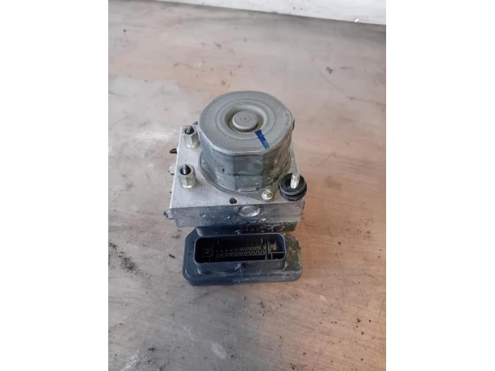 Begagnade ABS-pump Nissan Qashqai (J11) 1.5 dCi DPF Pris på förfrågan erbjuds av Autohandel-Smet Gebroeders NV