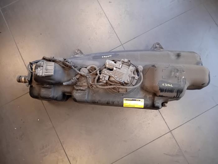 Gebrauchte Adblue Tank Volkswagen Crafter 2.5 TDI 30/32/35/46/50 Preis auf Anfrage angeboten von Autohandel-Smet Gebroeders NV