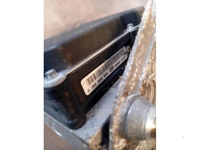 ABS Pumpe van een Volkswagen Crafter 2.5 TDI 30/32/35/46/50 2010