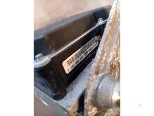 ABS Pumpe van een Volkswagen Crafter 2.5 TDI 30/32/35/46/50 2010