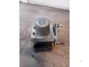 ABS Pumpe van een Volkswagen Crafter 2.5 TDI 30/32/35/46/50 2010