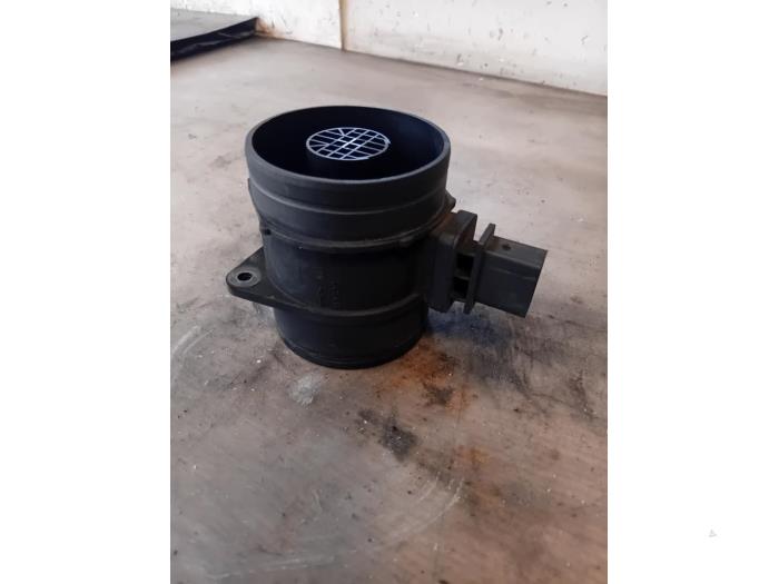Begagnade Luftflödesmätare Volkswagen Crafter 2.5 TDI 30/32/35/46/50 Pris på förfrågan erbjuds av Autohandel-Smet Gebroeders NV