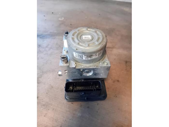 Begagnade ABS-pump Peugeot 208 I (CA/CC/CK/CL) 1.2 Vti 12V PureTech Pris på förfrågan erbjuds av Autohandel-Smet Gebroeders NV