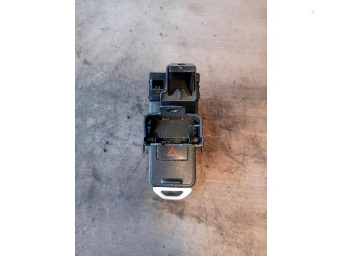 Używane Stacyjka + Kluczyk Volvo V40 (MV) 2.0 D2 16V Cena na żądanie oferowane przez Autohandel-Smet Gebroeders NV