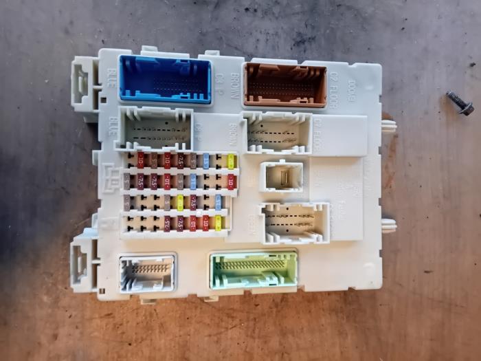 Begagnade Säkringsbox Volvo V40 (MV) 2.0 D2 16V Pris på förfrågan erbjuds av Autohandel-Smet Gebroeders NV