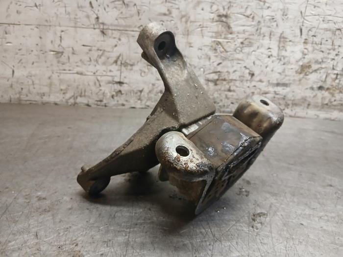Used Engine mount Volkswagen Transporter T6 2.0 TDI Price € 60,50 Inclusive VAT offered by Autohandel-Smet Gebroeders NV
