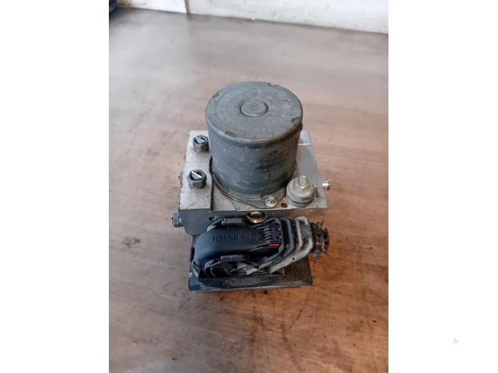 Usagé Bloc ABS Renault Master III (MA/MB/MC/MD/MH/MF/MG/MH) 2.3 dCi 16V Prix sur demande proposé par Autohandel-Smet Gebroeders NV