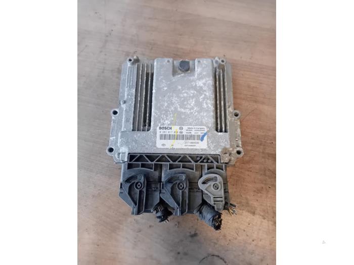 Used Engine management computer Renault Master III (MA/MB/MC/MD/MH/MF/MG/MH) 2.3 dCi 16V Price on request offered by Autohandel-Smet Gebroeders NV