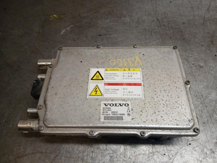 Używane Ladowarka pokladowa Volvo V60 II (ZW) 2.0 T6 16V Twin Engine Cena € 423,50 Z VAT oferowane przez Autohandel-Smet Gebroeders NV