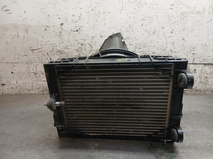 Used Radiator Volvo V60 II (ZW) 2.0 T6 16V Twin Engine Price € 242,00 Inclusive VAT offered by Autohandel-Smet Gebroeders NV