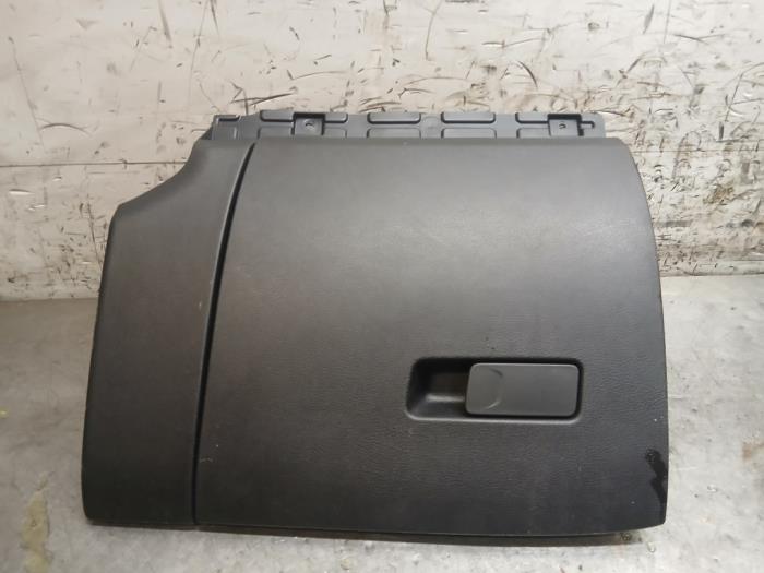 Begagnade Handskfack Jeep Compass II (MP) Pris € 60,50 Inklusive moms erbjuds av Autohandel-Smet Gebroeders NV