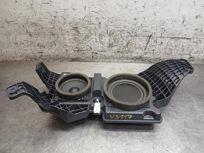 Używane Subwoofer Kia Proceed (CD) 1.6 CRDi 16V Cena € 121,00 Z VAT oferowane przez Autohandel-Smet Gebroeders NV