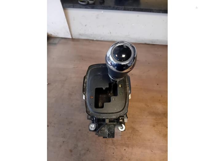Begagnade Växelspak Peugeot 108 1.0 12V Pris på förfrågan erbjuds av Autohandel-Smet Gebroeders NV