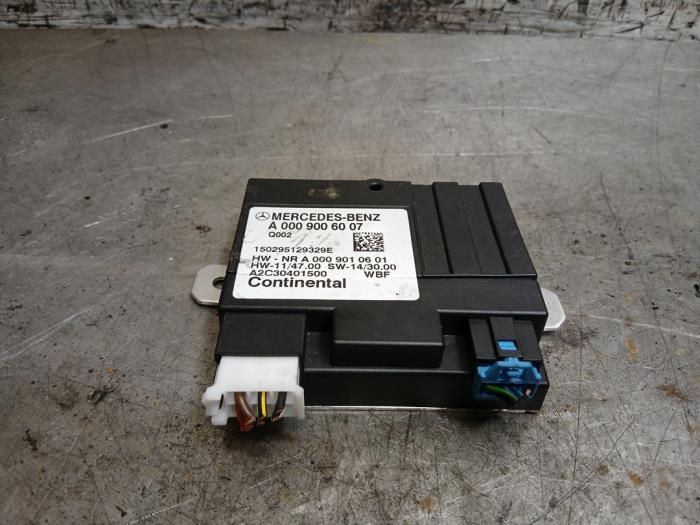 Usagé Module pompe carburant Mercedes C (W205) C-200 1.6 CDI BlueTEC, C-200 d 16V Prix € 30,25 Prix TTC proposé par Autohandel-Smet Gebroeders NV