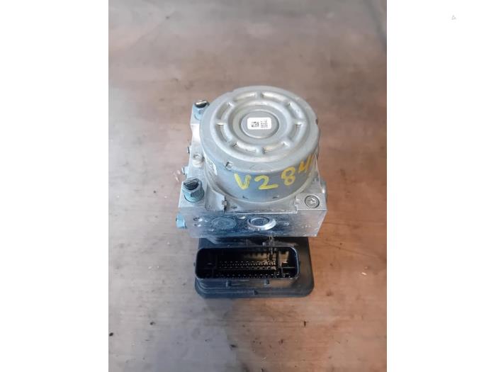 Begagnade ABS-pump BMW 2 serie (F23) 228i 2.0 Turbo 16V Pris på förfrågan erbjuds av Autohandel-Smet Gebroeders NV