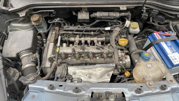 Gebrauchte Motor Opel Combo 1.6 CDTI 16V ecoFlex Dualogic Preis auf Anfrage angeboten von Autohandel-Smet Gebroeders NV