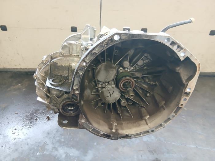 Gebrauchte Getriebe Renault Master III (MA/MB/MC/MD/MH/MF/MG/MH) Preis auf Anfrage angeboten von Autohandel-Smet Gebroeders NV