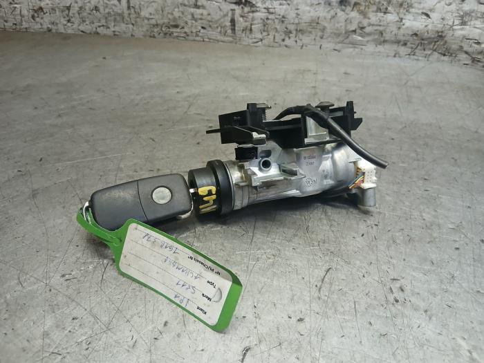 Używane Stacyjka + Kluczyk Seat Alhambra (7N) 2.0 TDI 16V Cena € 121,00 Z VAT oferowane przez Autohandel-Smet Gebroeders NV