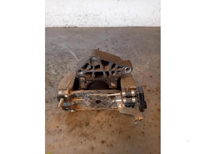 Usagé Support moteur Ford Transit 2.2 TDCi 16V Prix € 36,30 Prix TTC proposé par Autohandel-Smet Gebroeders NV